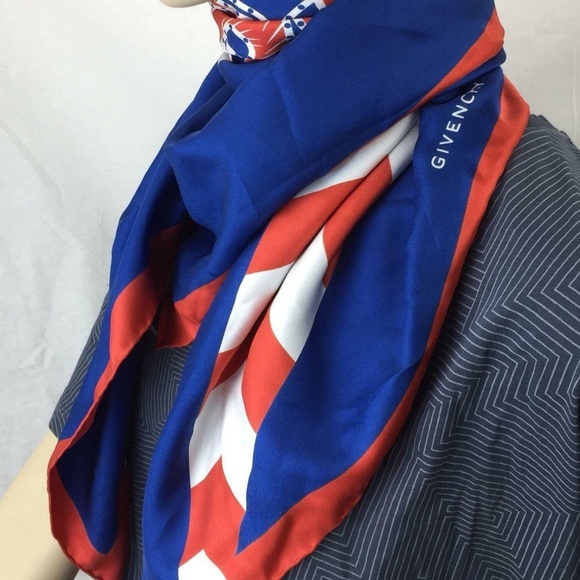 Givenchy Imperial Rottweiler Star Silk Twi… - Picture 3 of 7